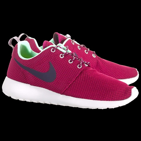 Nike Shoes - Women’s Nike Roche One running shoes